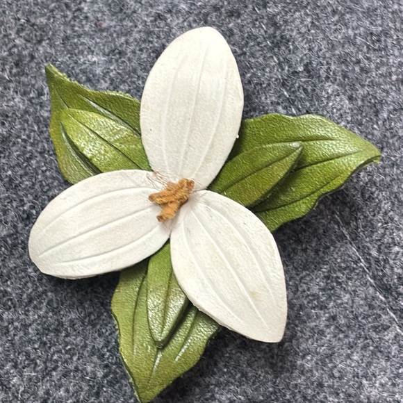 Vintage leather brooch - Picture 4 of 5